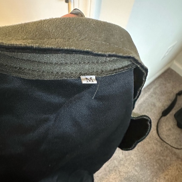 Green jacket with gold buttons, size medium - Picture 4 of 4